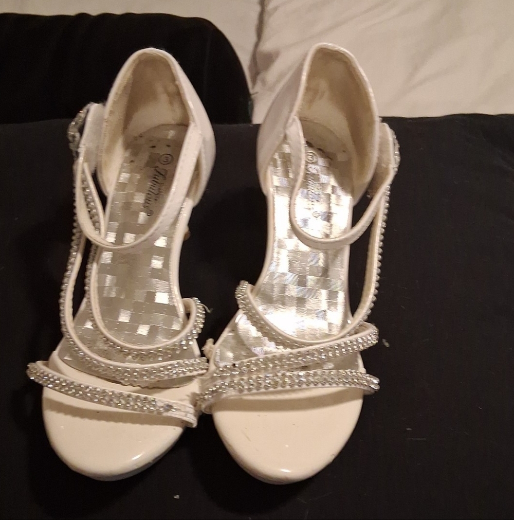 Elegant White Strappy Women's Sandals